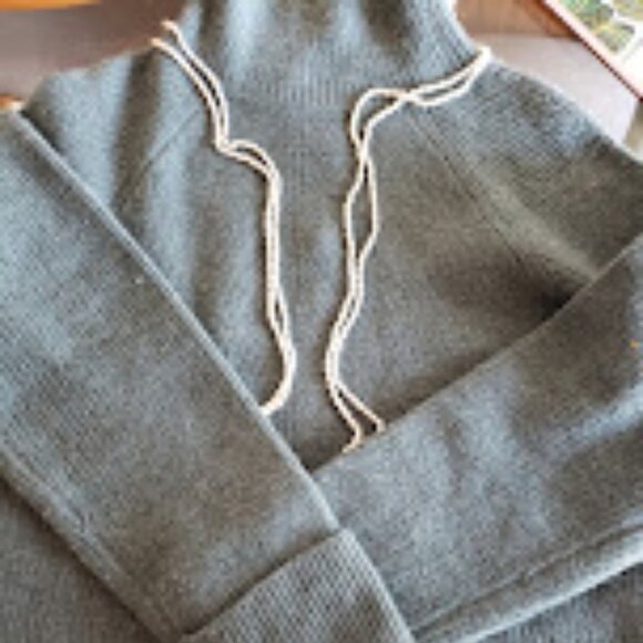 Fine Merino Wool Mock turtleneck - Picture 1 of 9